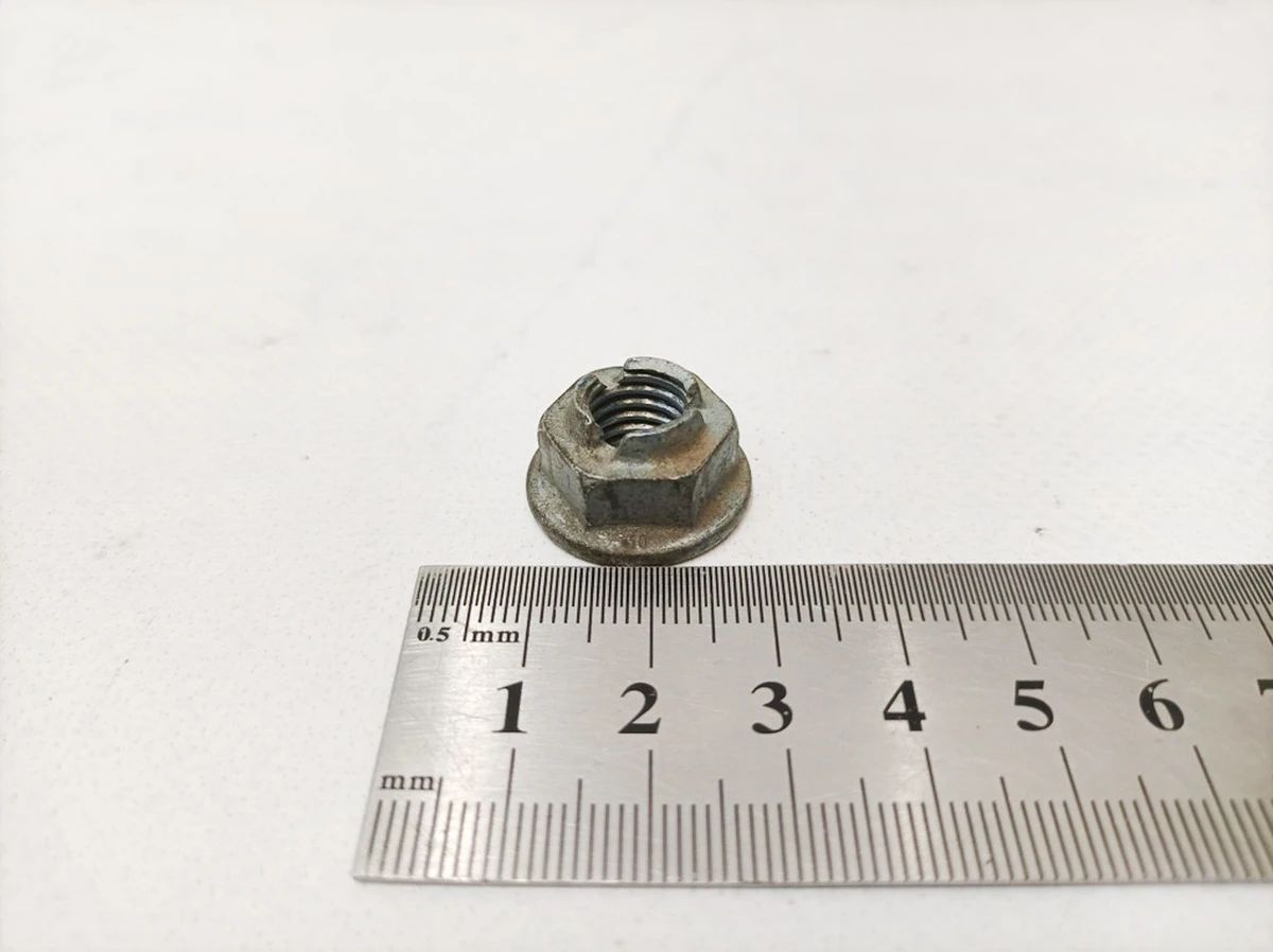 Гайка M10 Mercedes B-Class 000000-008270-64