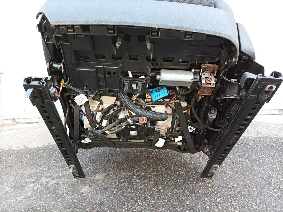 Front left seat assembly (ventilation/massager) without airbag and compressor with electrical adjustment SLI Audi E-tron 000881019BD