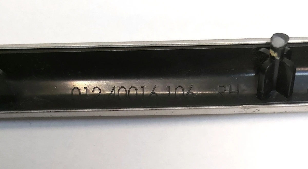 Накладка верхня CHROME облицювання стійки B нижньої правої Tesla model S 1024686