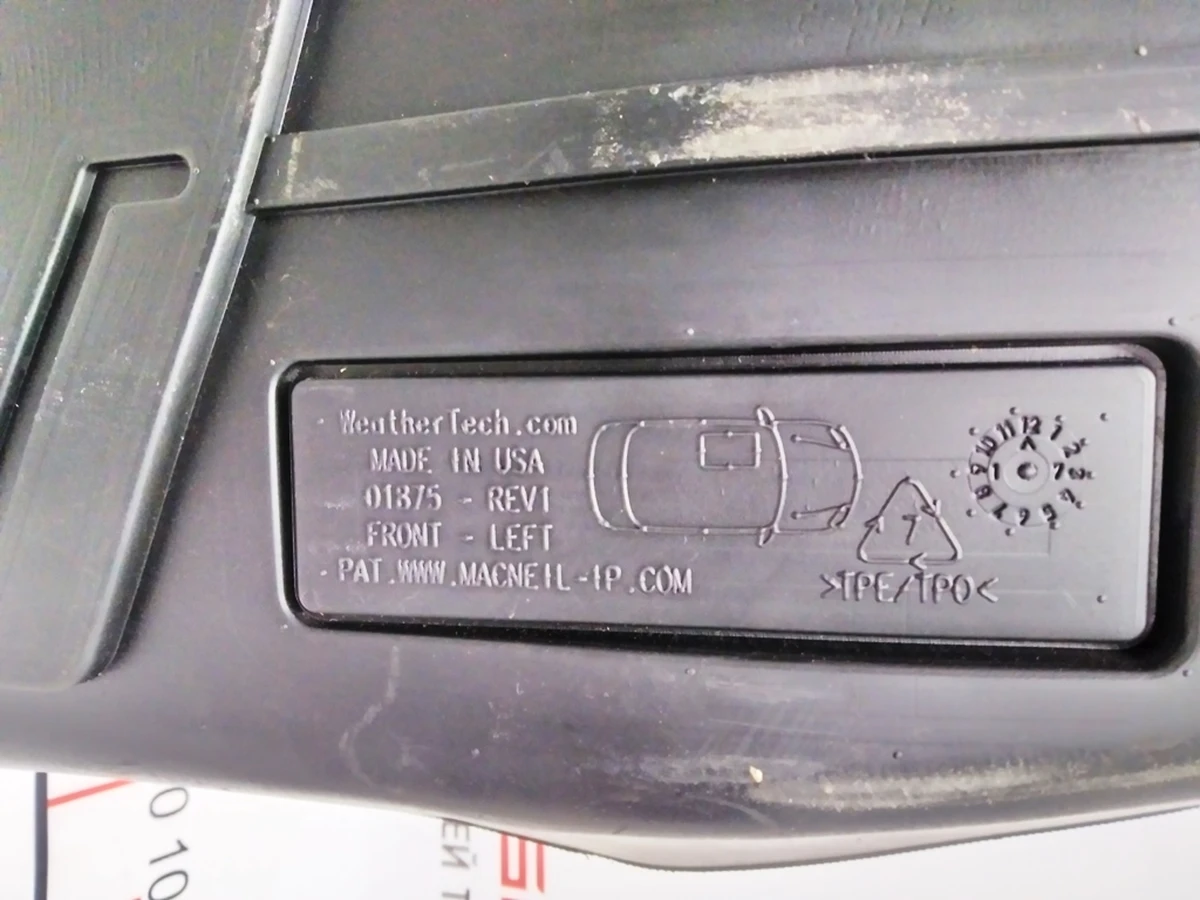 Коврик напольный резиновый 1-го ряда сидений левый Tesla model S REST 1047686-00-X