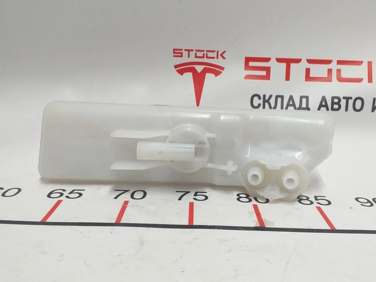 2 Розширювальний бачок гальмівної системи BOOSTER Tesla model 3 1044673-00-B