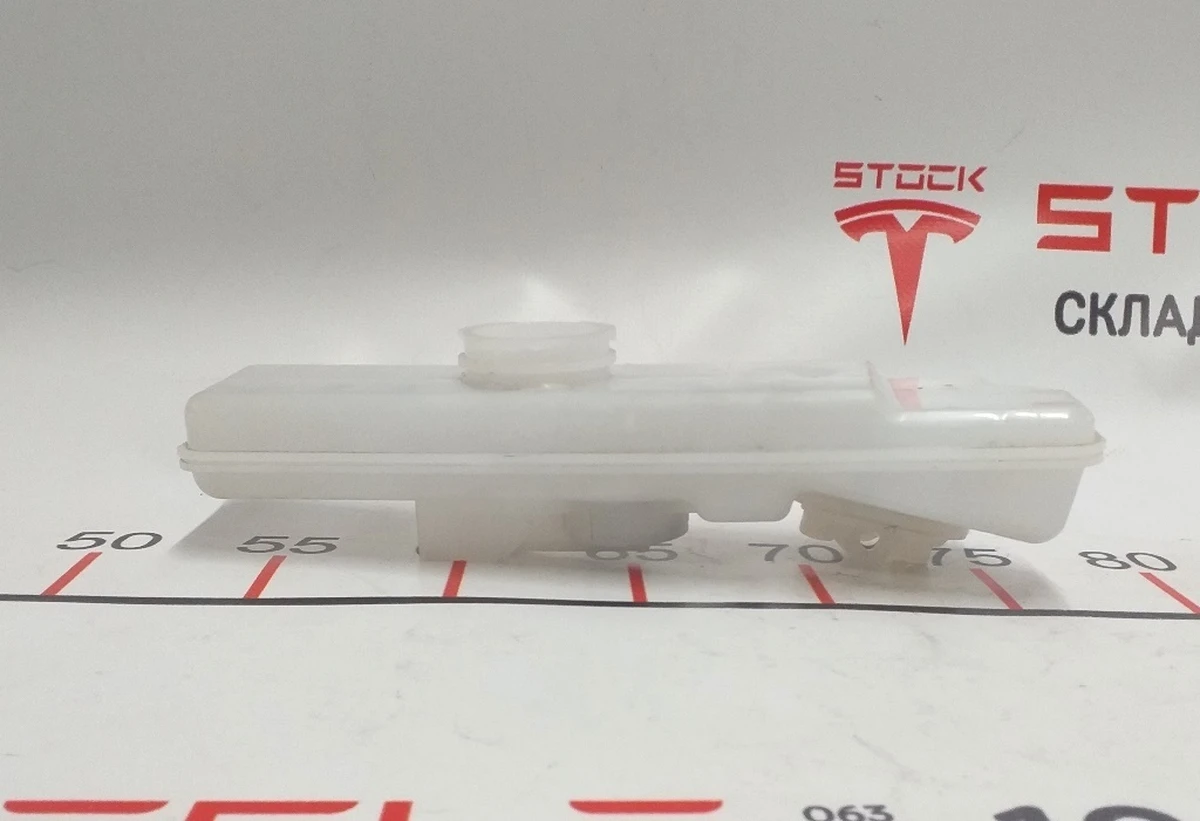 2 Расширительный бачок тормозной системы BOOSTER Tesla Model 3 1044673-00-B