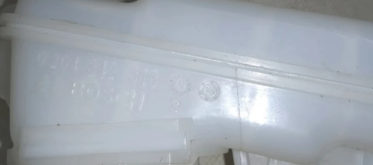 2 Розширювальний бачок гальмівної системи BOOSTER Tesla model 3 1044673-00-B