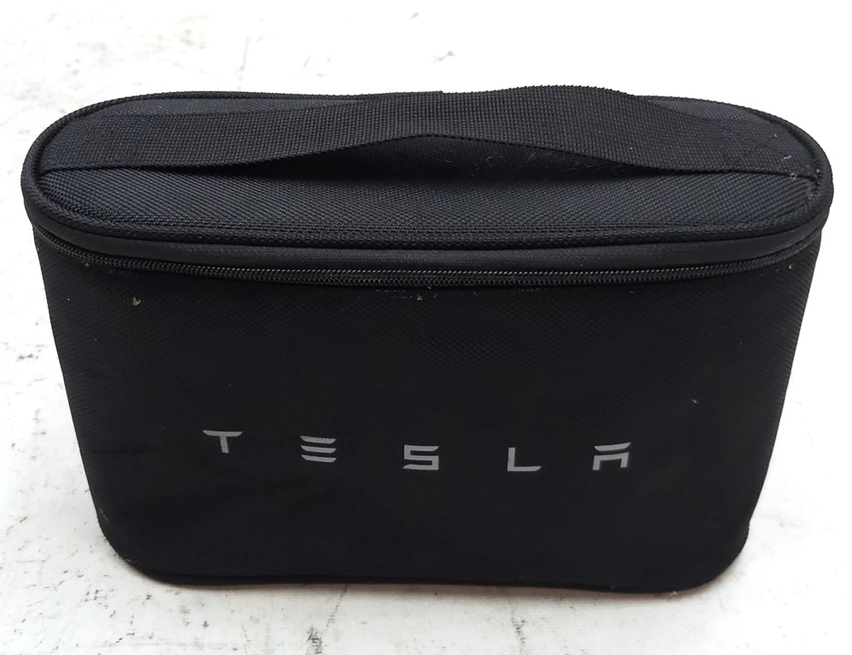 1 Сумка насоса-компресора електричного Tesla model 3 02L000385214