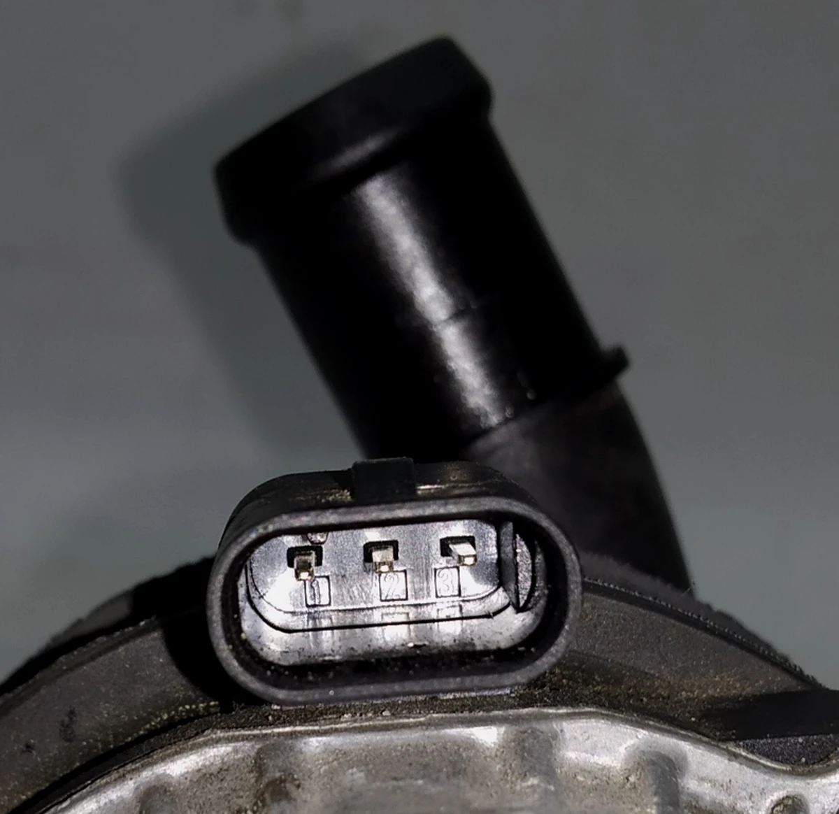 Coolant pump 04L965567 Volkswagen E-GOLF