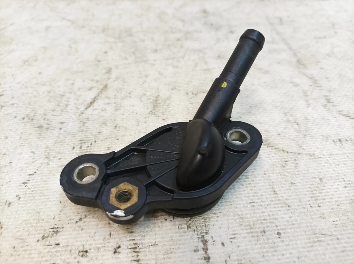 Cooling system flange with O-ring Audi Q7 06K121132