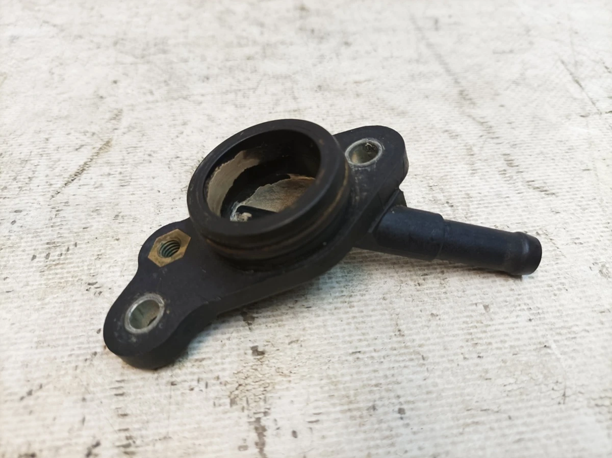 Cooling system flange with O-ring Audi Q7 06K121132