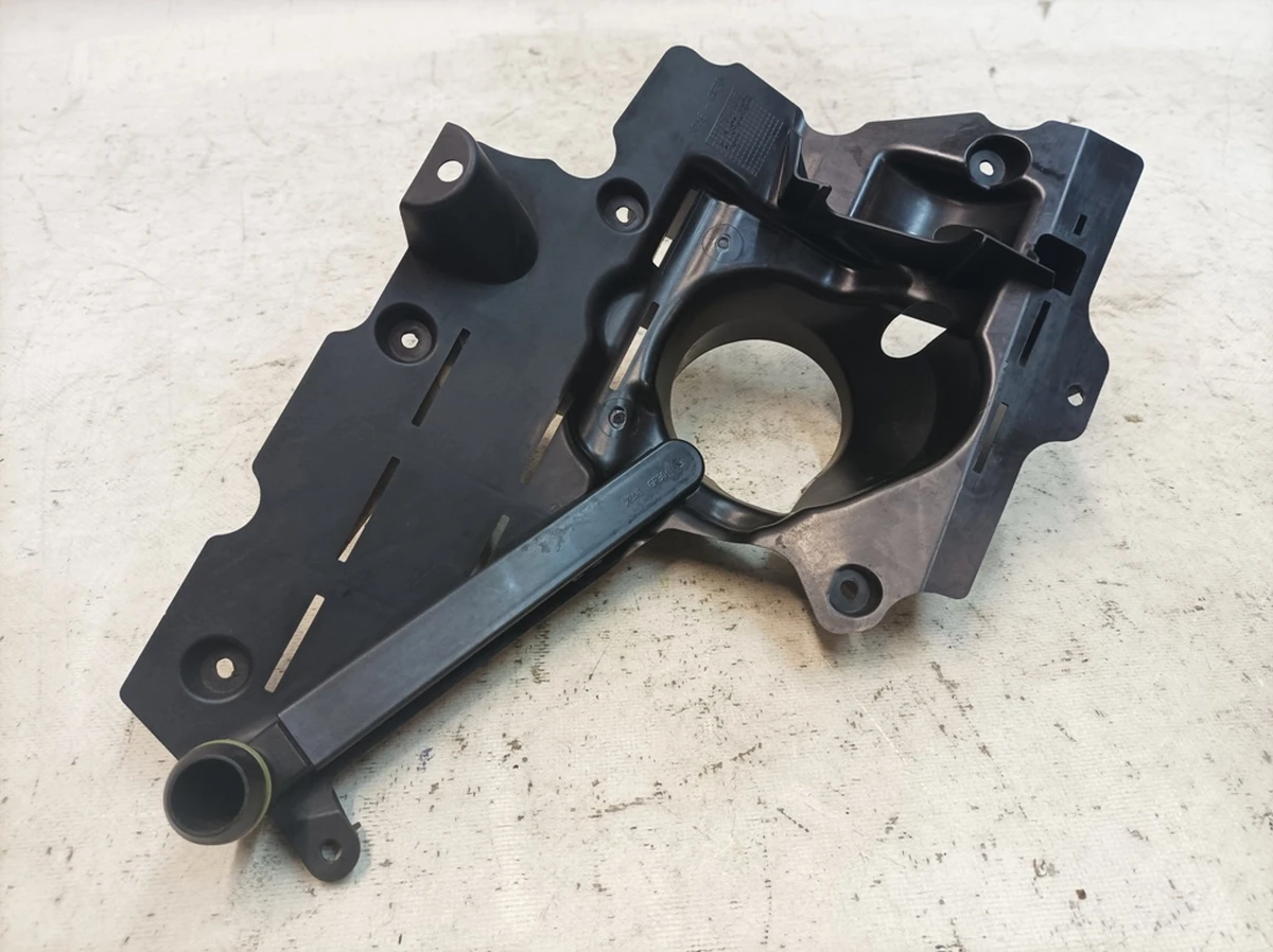 Насадка внутрішня нижньої частини масляного піддону Audi Q7 06L103598R