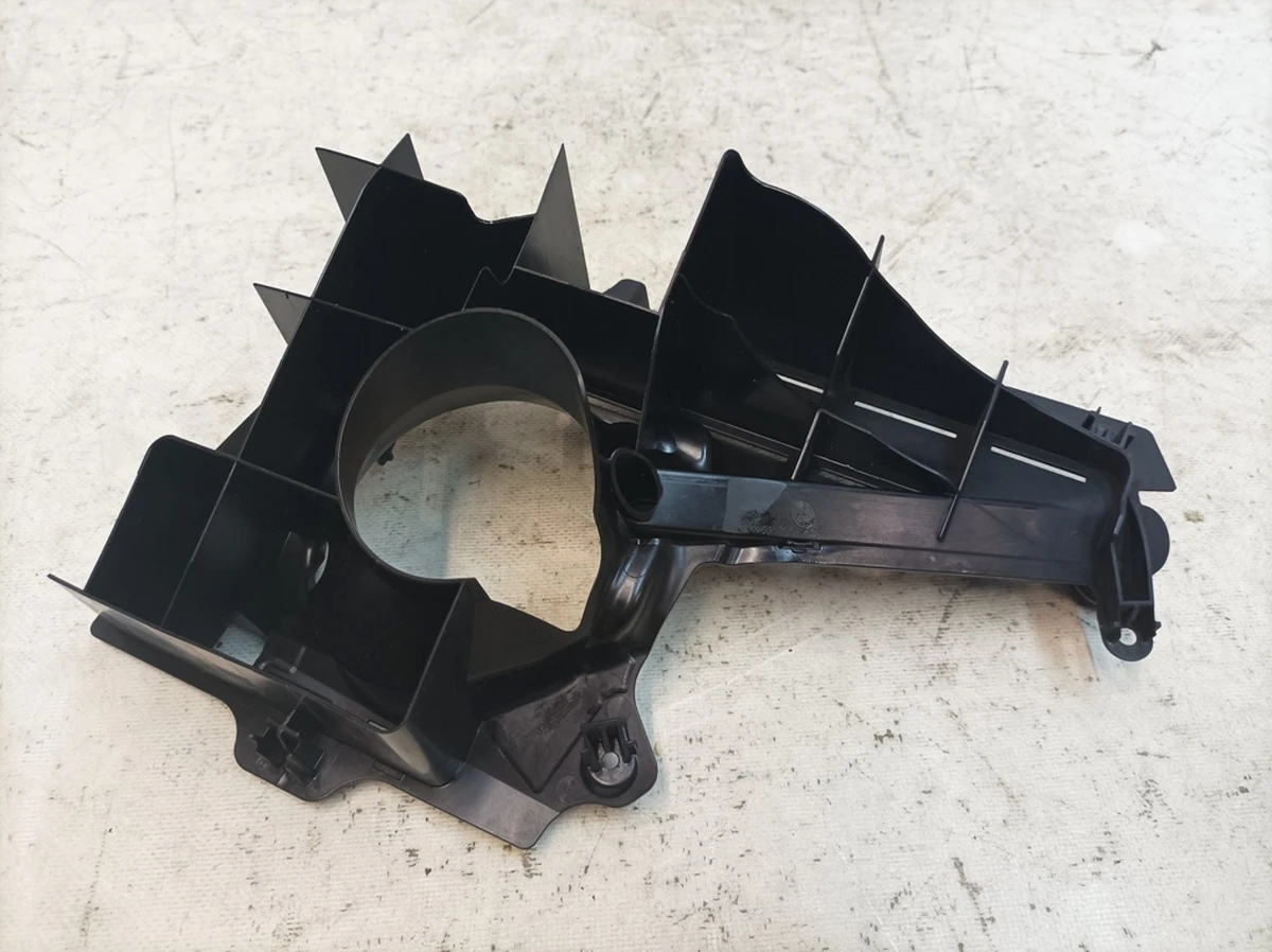 Насадка внутрішня нижньої частини масляного піддону Audi Q7 06L103598R