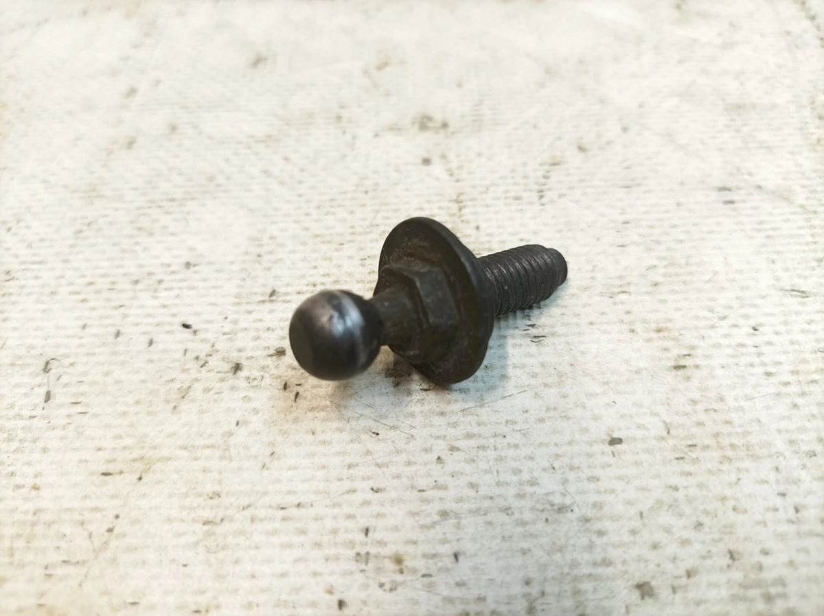 Крепление амортизатора крышки багажника BMW I3 07147320211