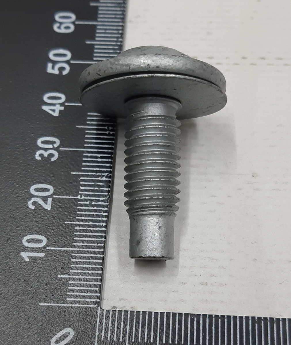 Гвинт M10X33 комбінований з плосковипуклой головкою з шипом BMW I3 07147467709