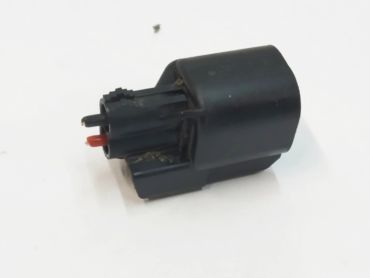 Connector (chip) horn 089-34062-0023 Tesla model 3, model Y 1507242-00-B