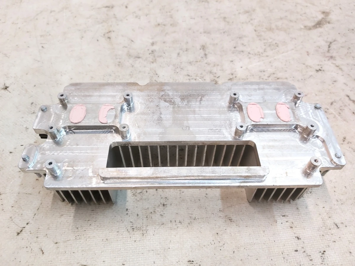 Радіатор охолодження металевий плати посилення звуку MCU Tesla model S REST, model X 1000322-002