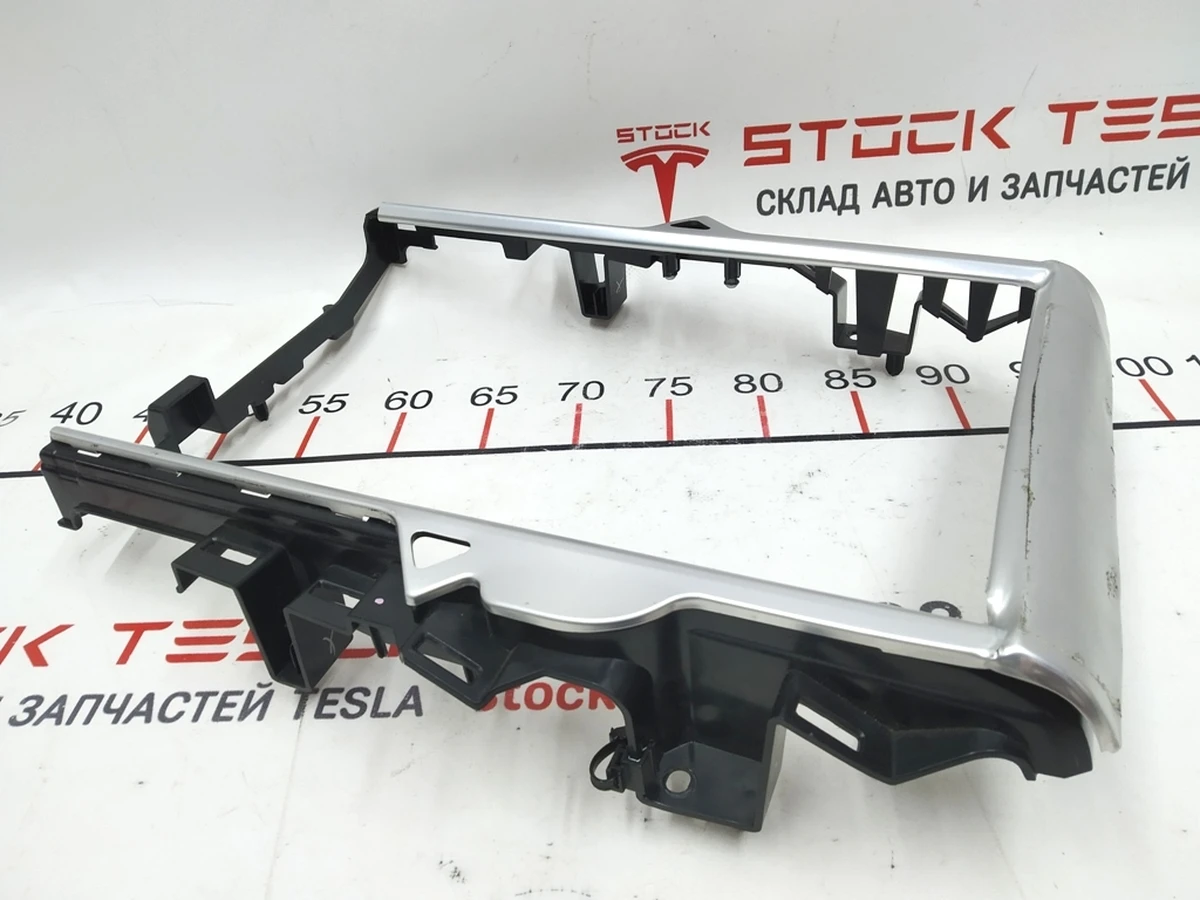 35 Frame decorative MCU (main monitor) with damage Tesla model X S REST 1002294-S0-H