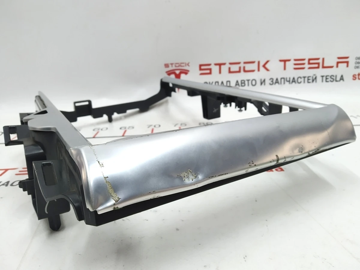 35 Frame decorative MCU (main monitor) with damage Tesla model X S REST 1002294-S0-H