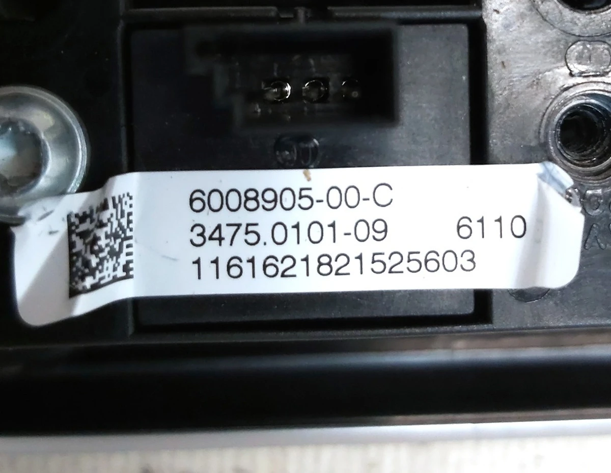 35 FRAME CENTER SCREEN assembly with damage Tesla model S, model S REST, model X 1002294-00