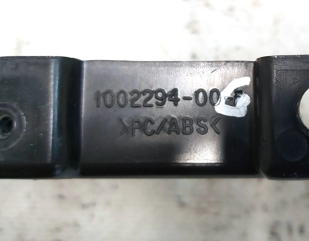 35 FRAME CENTER SCREEN assembly with damage Tesla model S, model S REST, model X 1002294-00