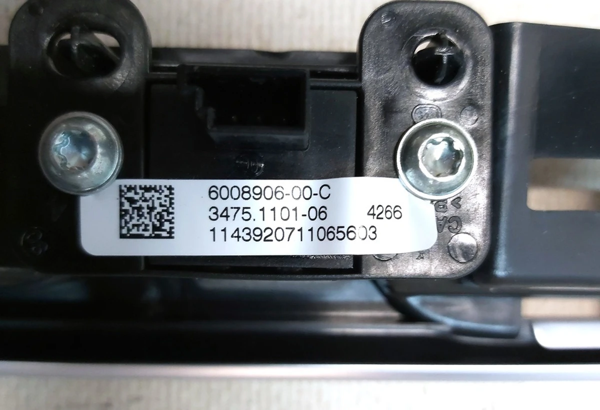 35 FRAME CENTER SCREEN assembly with damage Tesla model S, model S REST, model X 1002294-00