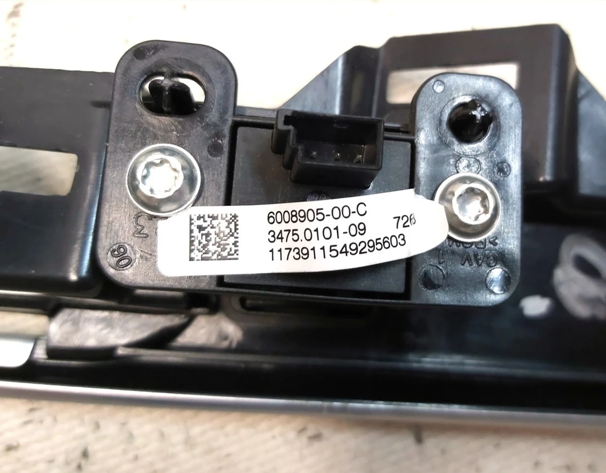 35 Рамка декоративна MCU (основного монітора) в зборі з кнопками Tesla Model S, Model S REST, Model X 1002294-S0-H