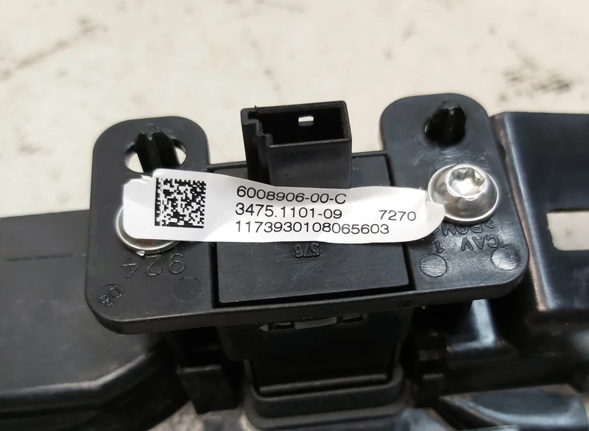 35 Рамка декоративна MCU (основного монітора) в зборі з кнопками Tesla Model S, Model S REST, Model X 1002294-S0-H