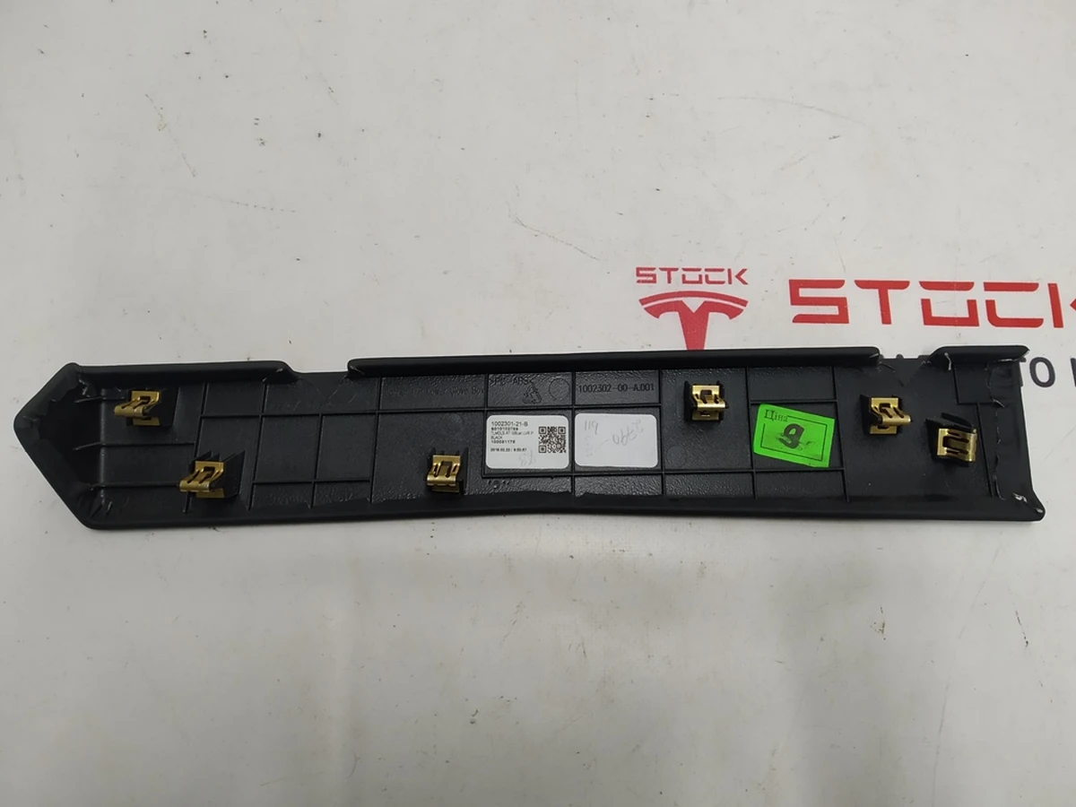 32 Накладка нижня бардачка 13A BLACK Tesla model REST, Tesla model X 1002301-21-B