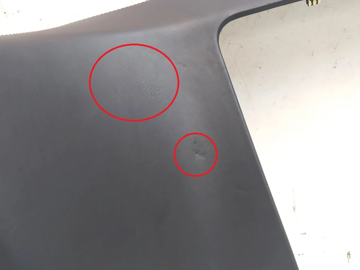 27 Накладка центральної панелі нижня права NAPPA GRAIN MAMMOTH LEATHE (LTHR BLK) з пошкодженням Tesla Model S, Model S REST, Model X 1002310-01-E