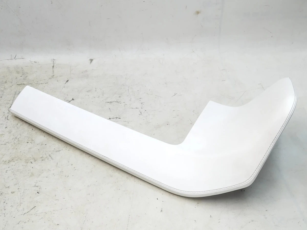 22 Накладка центральної панелі нижня права PREM PUR ULTRA WHITE Tesla Model X 1002310-17-E