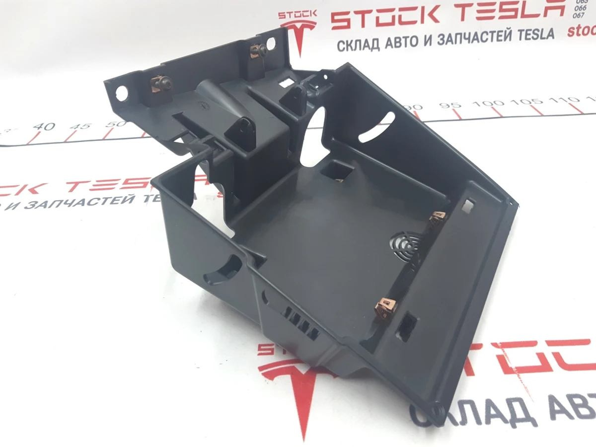 34 Кронштейн опорний основного монітора Tesla model S, model S REST 1002273-00-C