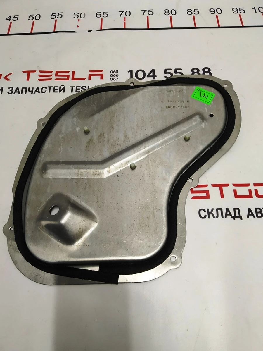 1 Накладка внутрішні двері передньої лівої (метал) Tesla model S, model S REST 1037847-00-D