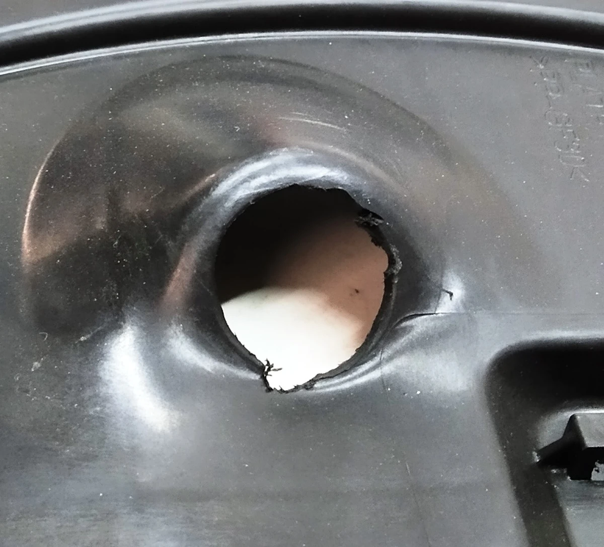 1 Накладка внутрішні двері передньої лівої (пластик) (з пошкодженням) Tesla model S, model S REST 1037847-00-D