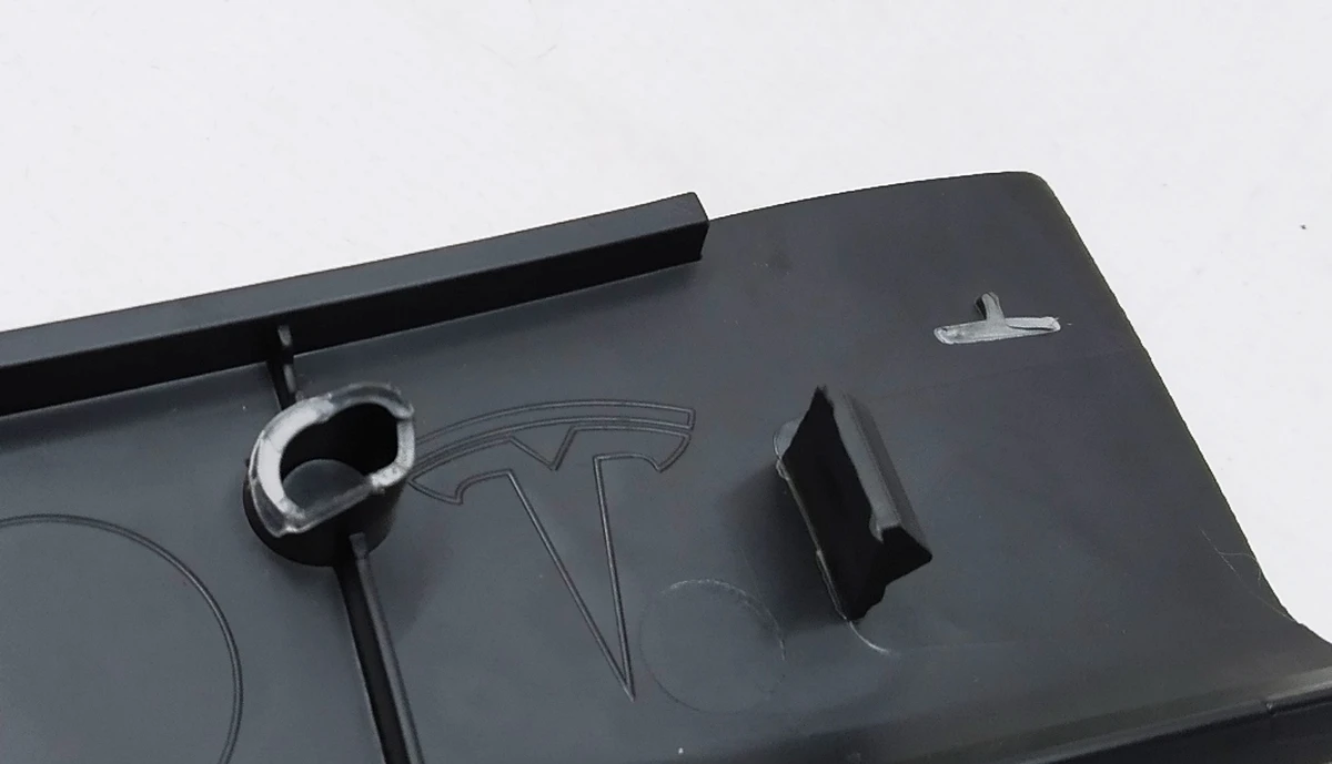 7 Накладка дверного отвору стійки А передня ліва (з ушкодженнями) Tesla model S, model S REST 1002515-00-D