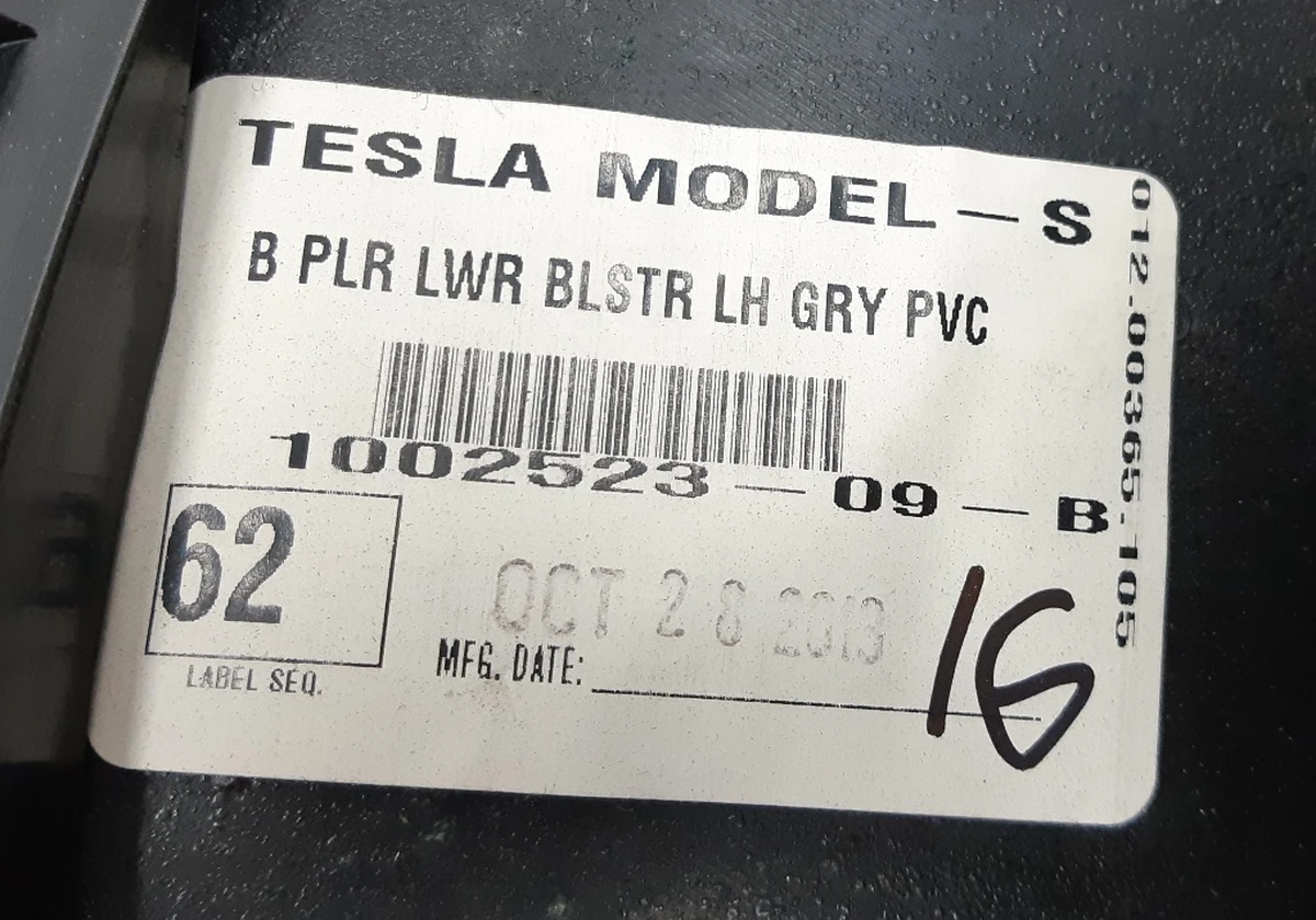 14 Облицювання стійки B нижня ліва PVC GREY з пошкодженням Tesla model S 1024686-09-C