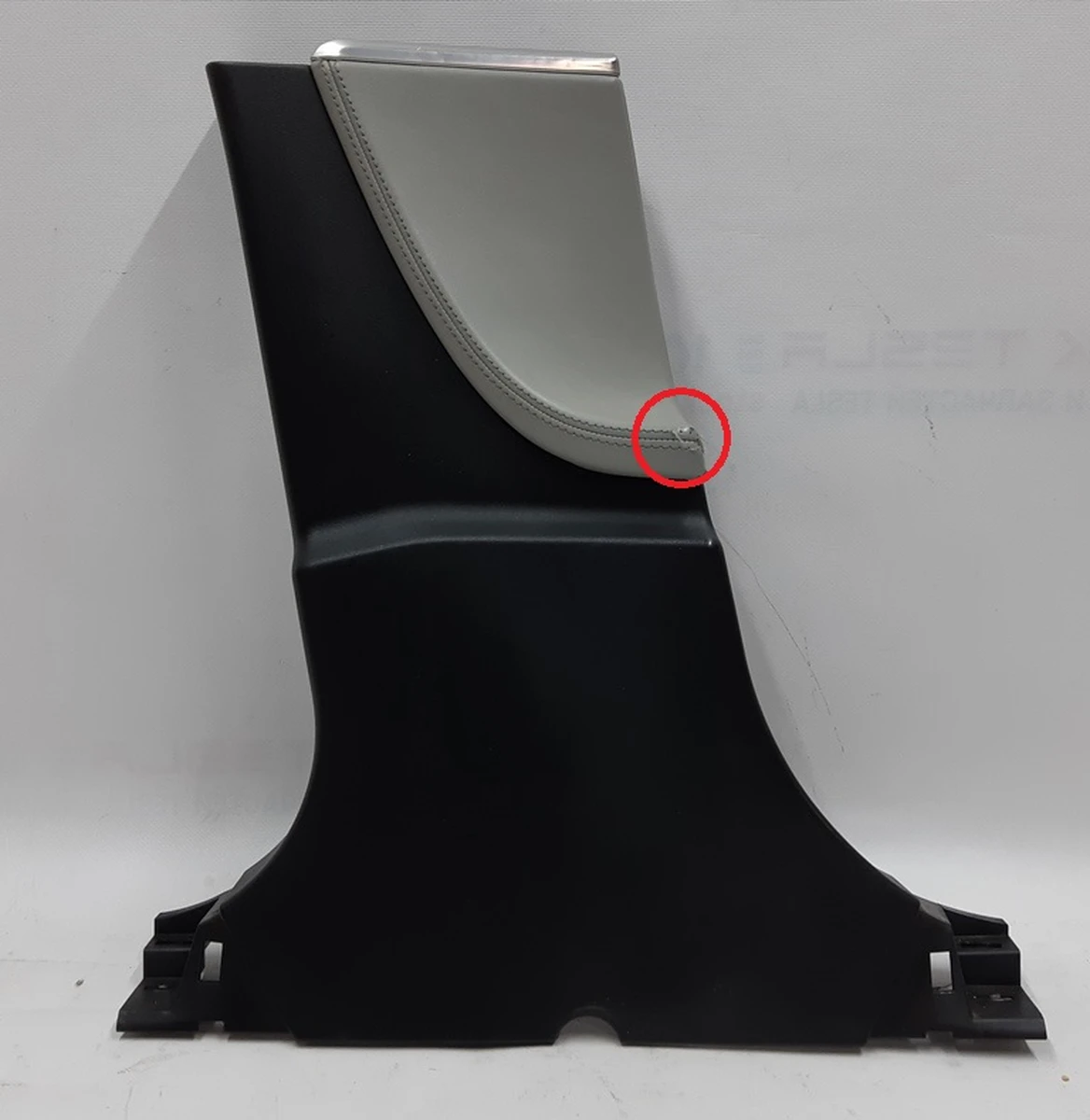 14 Облицювання стійки B нижня ліва PVC GREY з пошкодженням Tesla model S 1024686-09-C