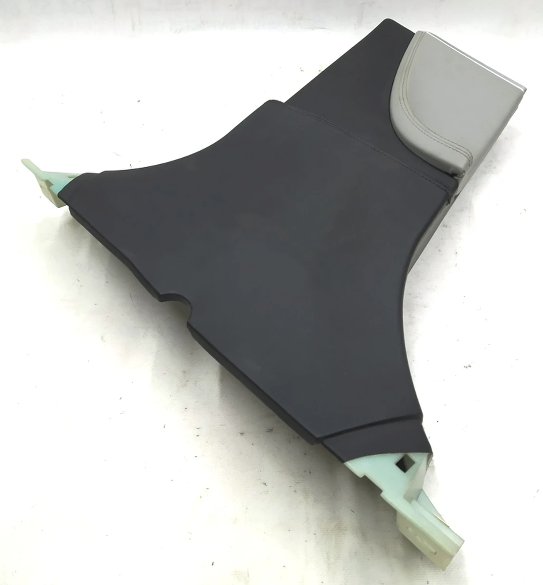 14 Облицювання стійки B нижня ліва PVC GREY з пошкодженням Tesla model S 1024631-09-C