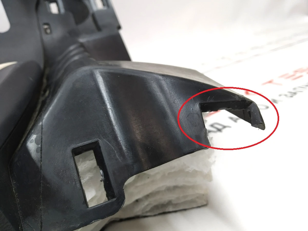 17 Облицювання стійки C нижня ліва CREAM GRAPH з пошкодженням Tesla model S, model S REST 1051769-S2-F