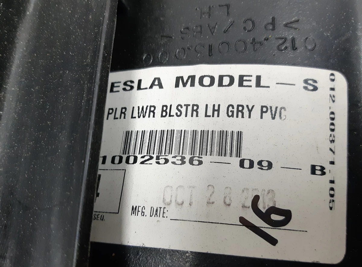 17 Облицювання стійки C нижня ліва PVC GREY з пошкодженням Tesla model S 1002534-09-H
