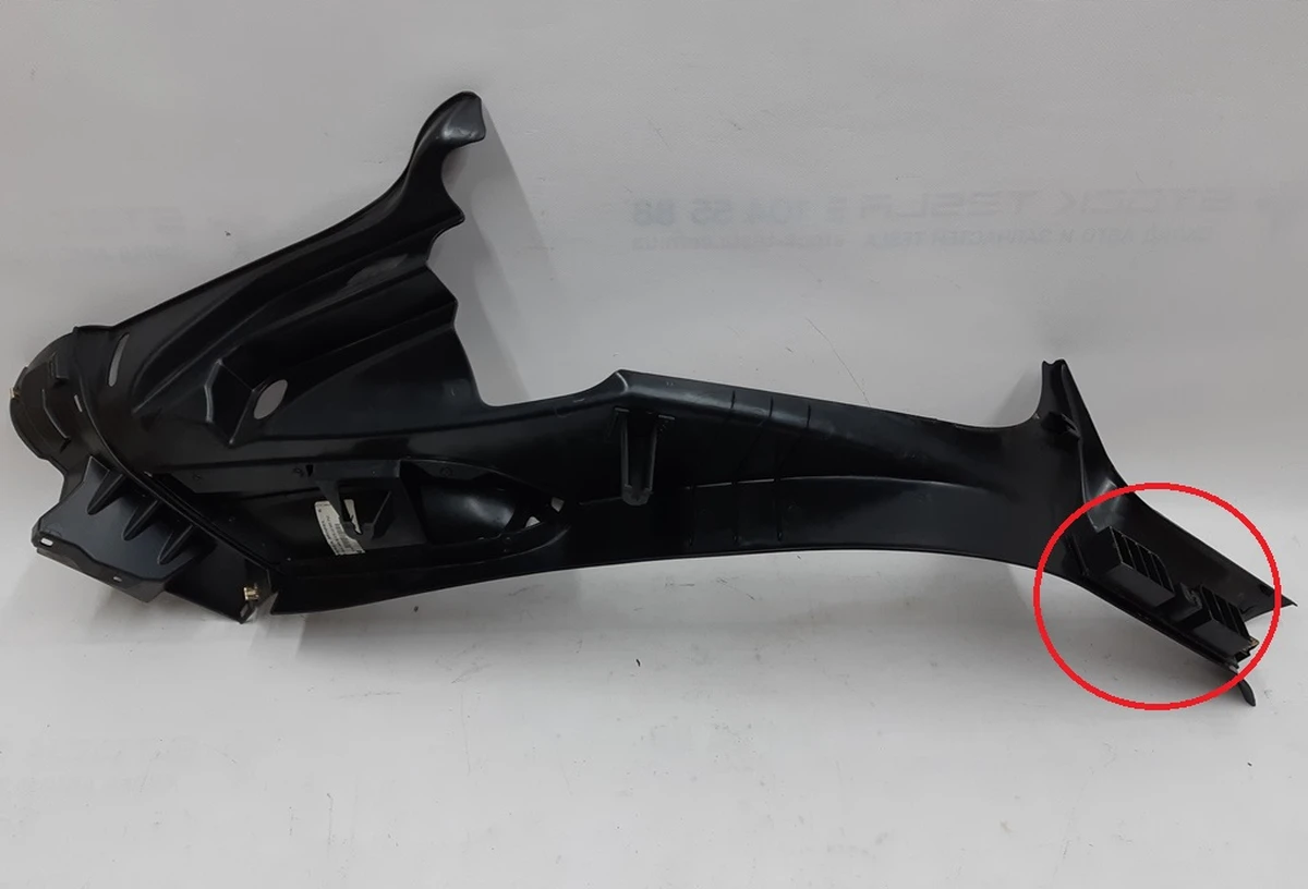 17 Облицювання стійки C нижня ліва PVC GREY з пошкодженням Tesla model S 1002534-09-H