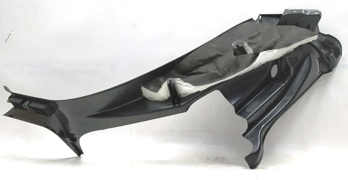 17 Облицювання стійки C нижня ліва PVC GREY з пошкодженням Tesla model S 1002534-09-H
