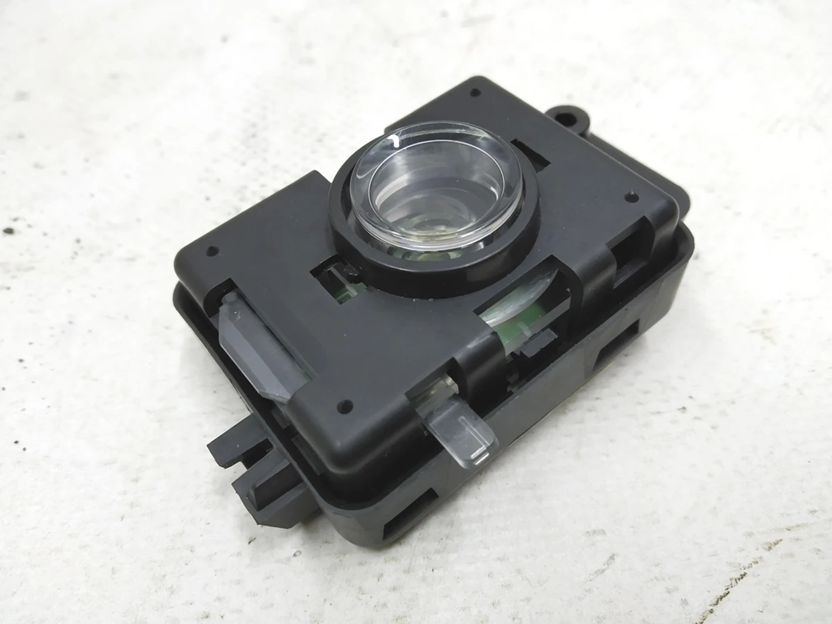 5 Фонарь подсветки салона передний левый Tesla model S, model S REST 1002543-00-C