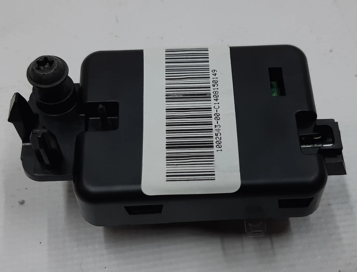 5 Фонарь подсветки салона передний левый Tesla model S, model S REST 1002543-00-C