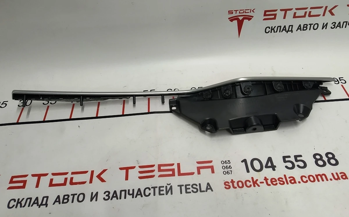 2 Molding aluminum card door front left Tesla model S, model S REST 1051387-00-A
