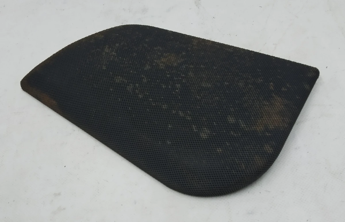 37 Front left door speaker cover (corroded) Tesla model S, model S REST 1002970-00-C