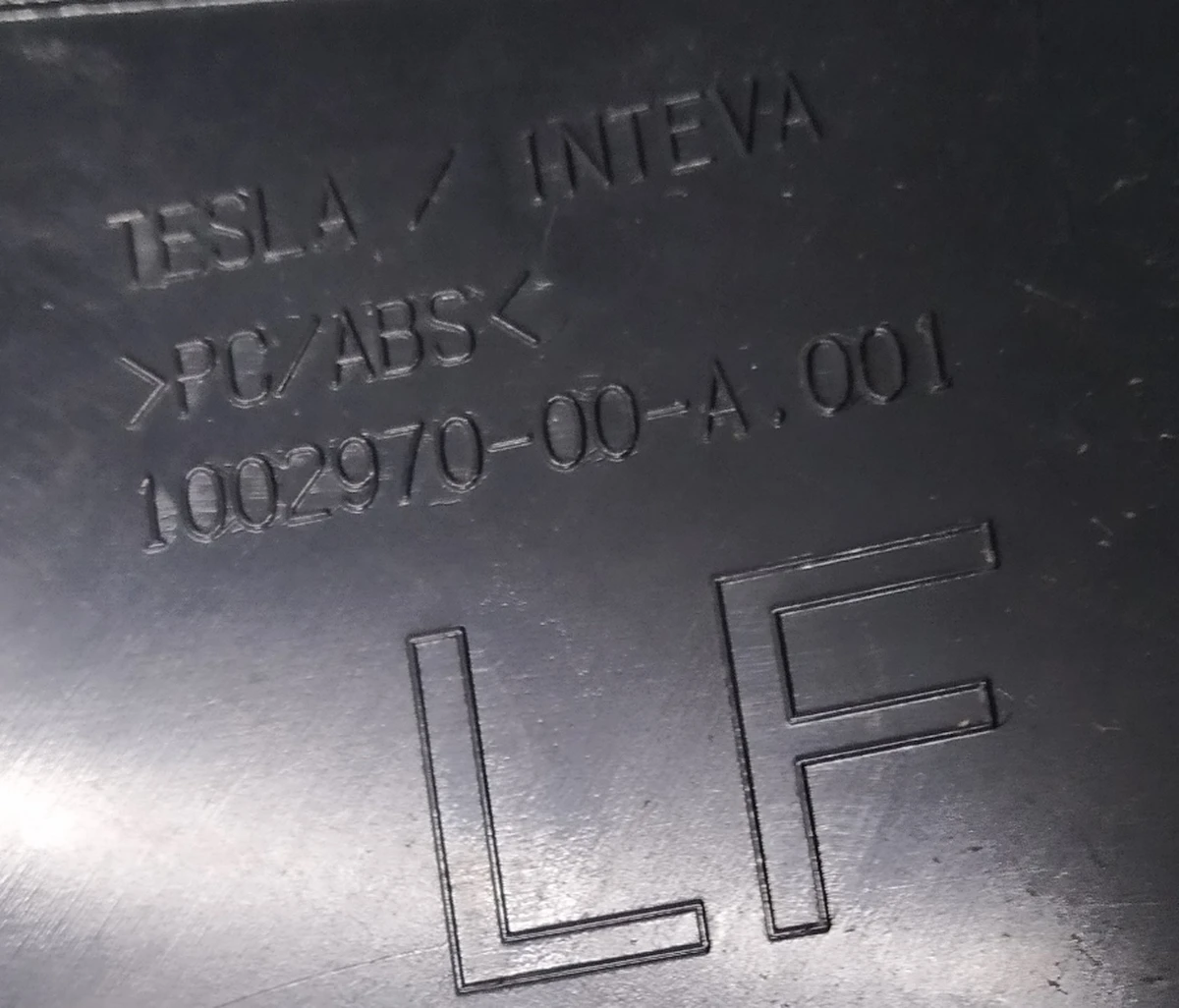 37 Front left door speaker cover (corroded) Tesla model S, model S REST 1002970-00-C