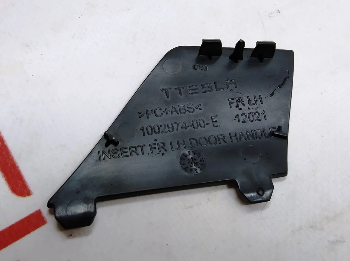 10 Заглушка дверної карти під ручкою передня ліва Tesla model S, model S REST 1002974-00-E