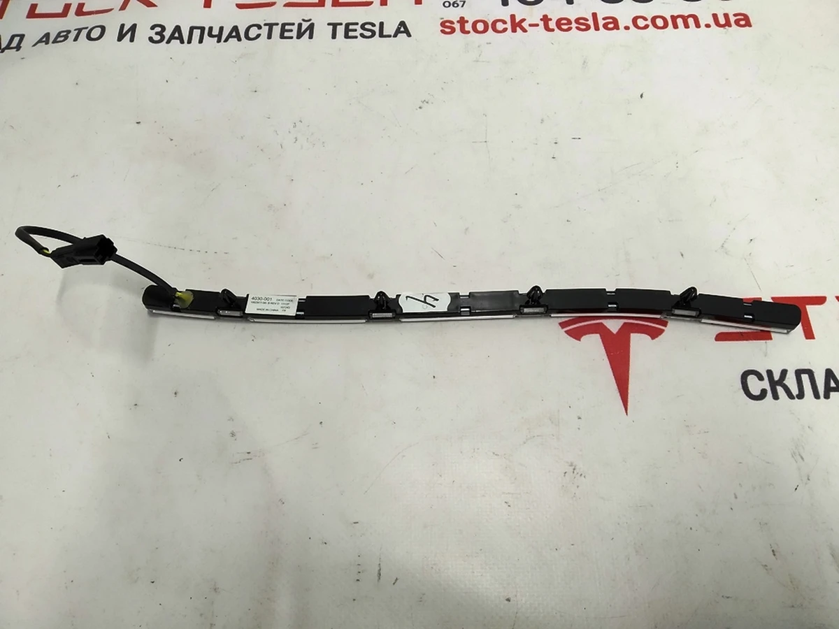26 Front left door card illumination REV D Tesla model S, model S REST 1002977-00-F