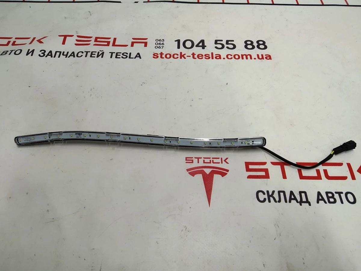 26 Front left door card illumination REV D Tesla model S, model S REST 1002977-00-F