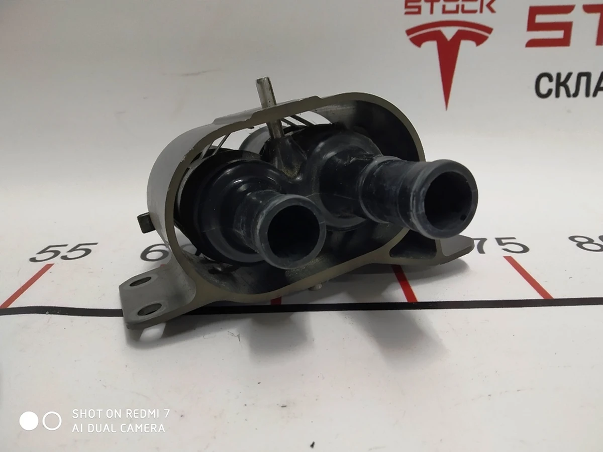 19 Перехідник охолоджувача батареї бінокль у зборі Tesla model X S REST 1003117-00-H