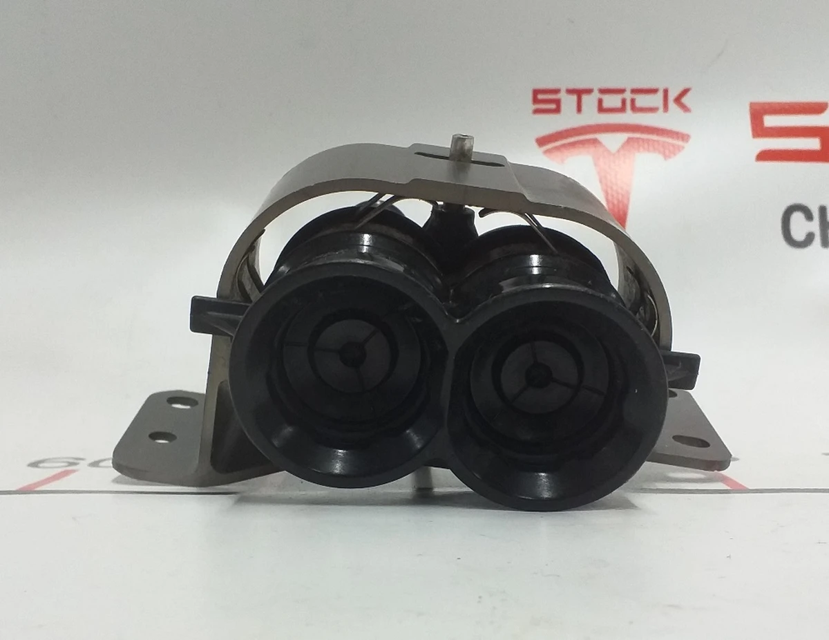 Перехідник охолоджувача батареї бінокль в зборі Tesla Model S, Model S REST, Model X 1003117-00-H