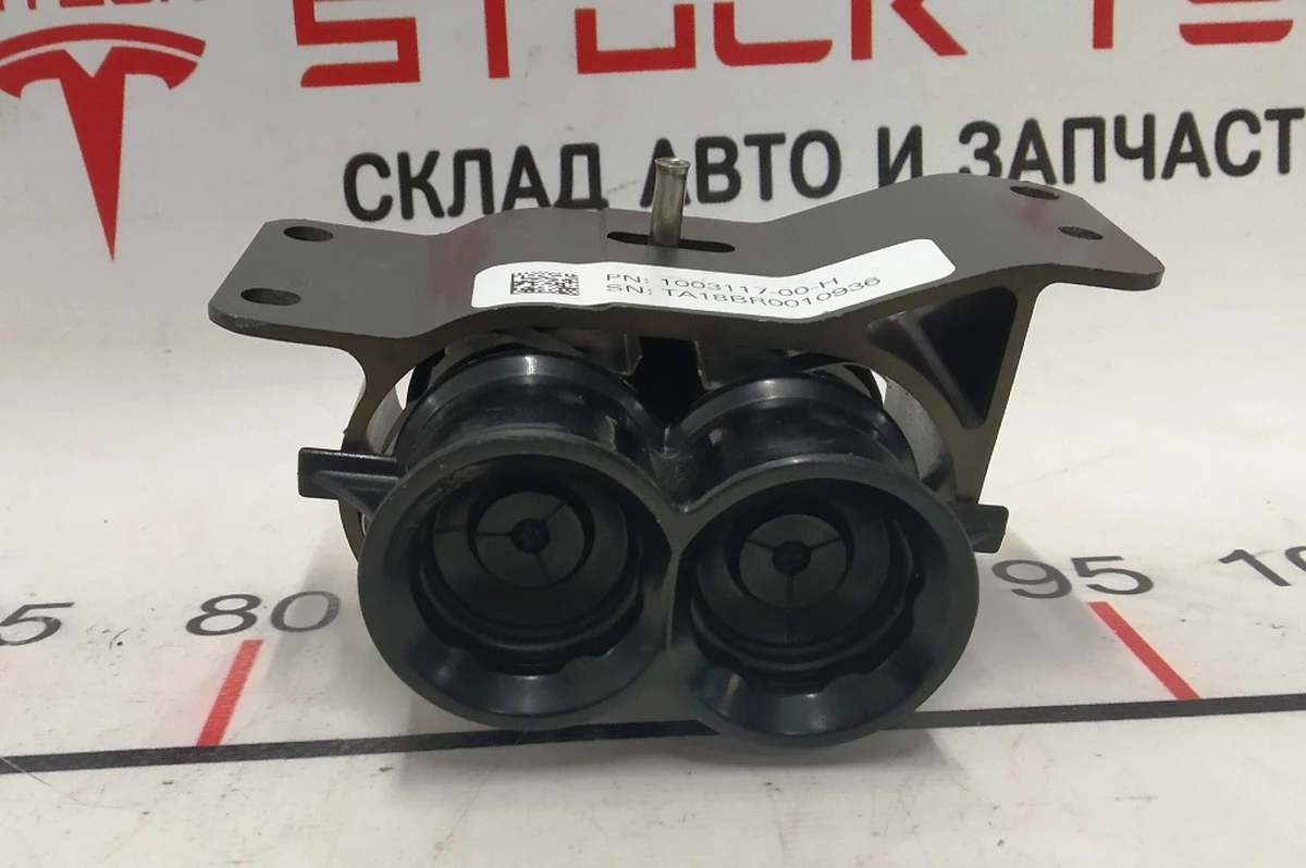 20 Перехідник охолоджувача батареї бінокль в зборі Tesla model S REST, model X 1003117-00-H