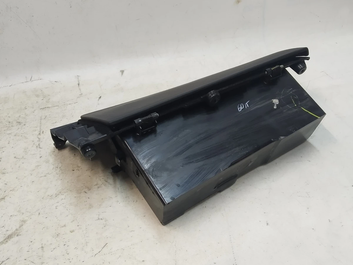 24 Бардачок (ящик для рукавичок) LTHR BLACK Tesla Model S, Model S REST, Model X 1003327-00-P